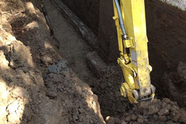 Mini-excavation pour imperméabilisation de solage par Excav-Drain